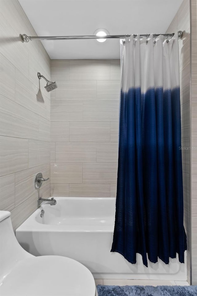 bathroom featuring shower / tub combo