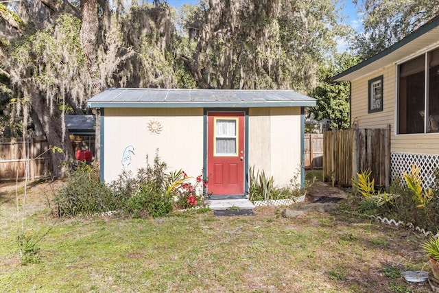 view of outdoor structure featuring a yard