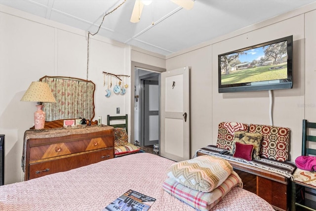 bedroom featuring ceiling fan