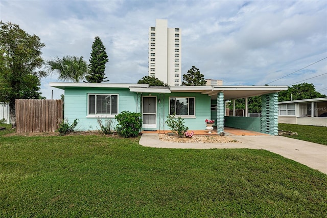 view of front of home featuring a front yard and a carport