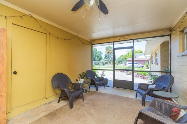 sunroom with ceiling fan