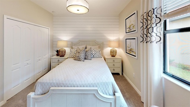 bedroom featuring carpet flooring and a closet