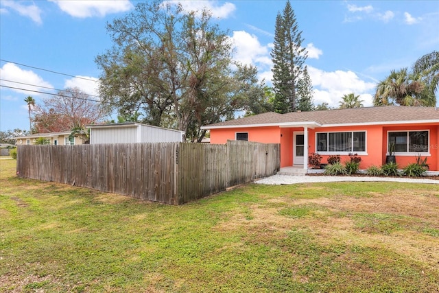 single story home featuring a front yard