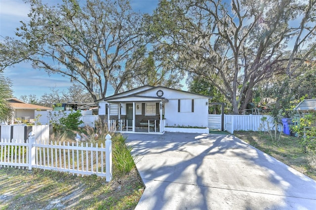 view of front of house featuring a porch