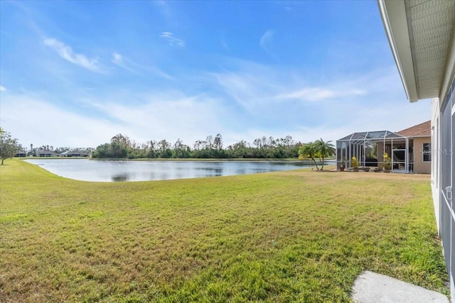 view of yard featuring a water view