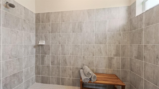 bathroom featuring tiled shower