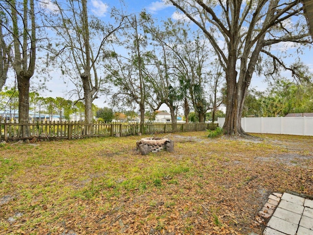 view of yard featuring an outdoor fire pit