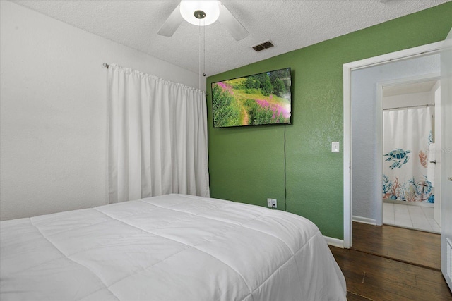 bedroom featuring hardwood / wood-style floors, a textured ceiling, and ceiling fan