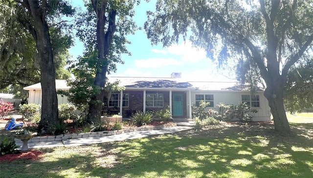 ranch-style home with a front yard