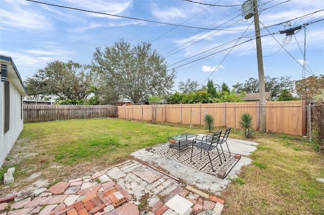 view of yard featuring a patio area