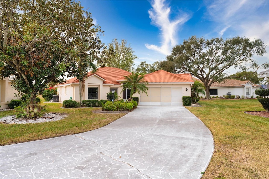 view of front of house featuring a front yard and a garage