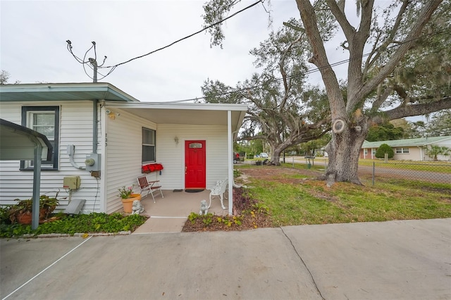 view of front of house with a front yard