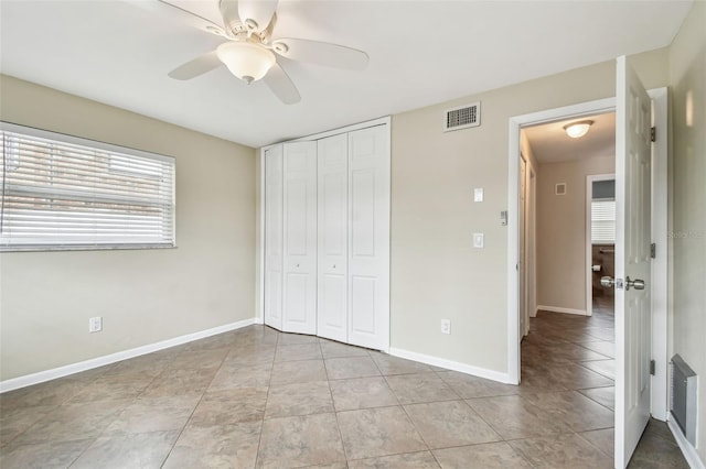 unfurnished bedroom featuring ceiling fan and a closet