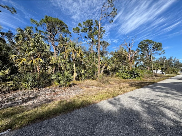 Listing photo 2 for 18106 Luscar Ave, Port Charlotte FL 33954