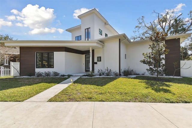 view of front of home featuring a front lawn