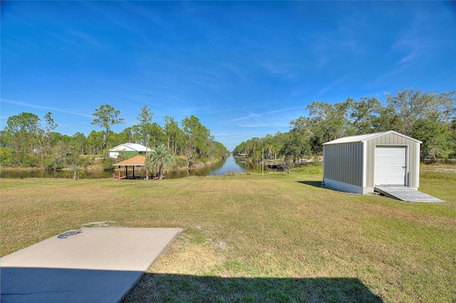 view of yard featuring a storage unit and a water view