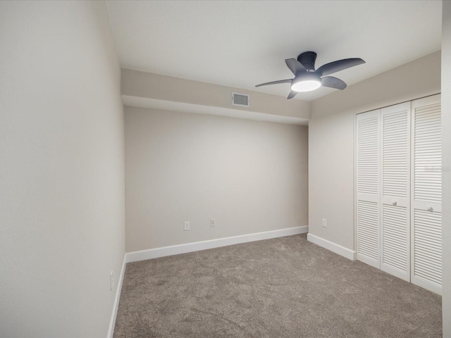 unfurnished bedroom with ceiling fan, carpet flooring, and a closet