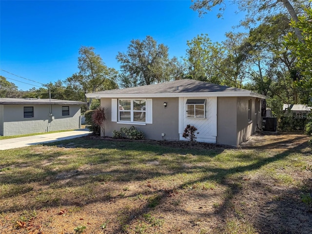 ranch-style home featuring a front yard