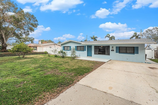 single story home featuring a front lawn