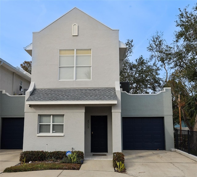 view of front facade featuring a garage