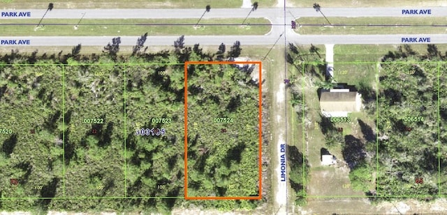 Listing photo 3 for 201 Park Ave, Indian Lake Estates FL 33855