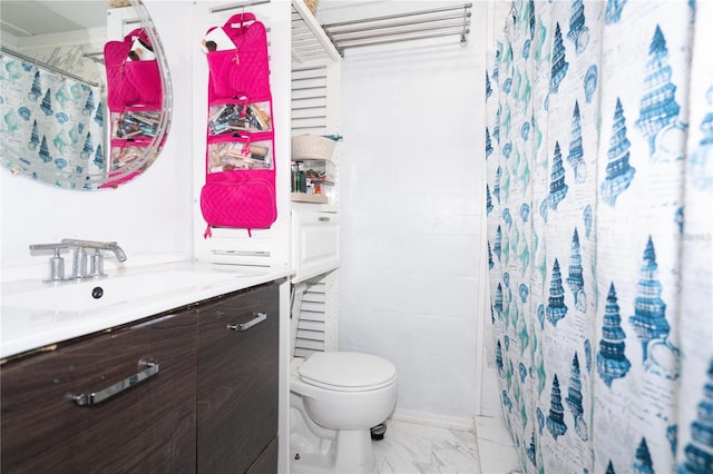 bathroom with toilet, vanity, and a shower with shower curtain