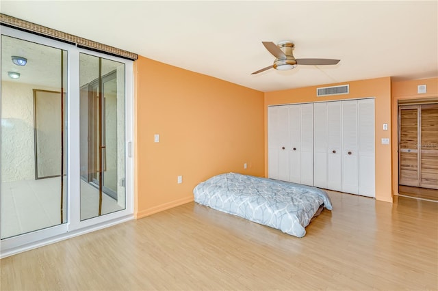 bedroom with light hardwood / wood-style floors, ceiling fan, access to outside, and a closet