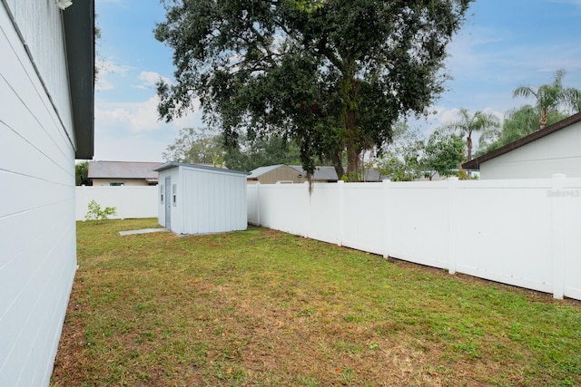 view of yard with a shed