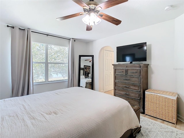 bedroom featuring ceiling fan