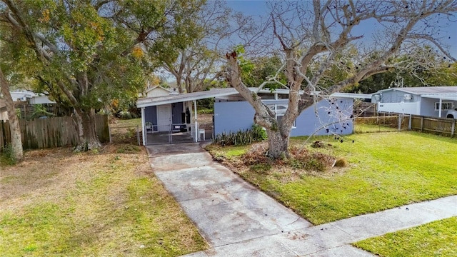 view of front of house featuring a front lawn