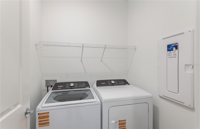 6805 SW 90th Loop, Ocala, FL 34476 - laundry area featuring laundry area and washer and clothes dryer