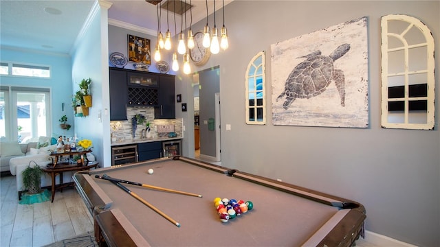 playroom with wine cooler, crown molding, pool table, wet bar, and hardwood / wood-style floors