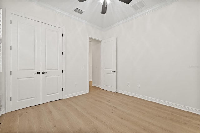 unfurnished bedroom featuring ceiling fan, a closet, ornamental molding, and light hardwood / wood-style floors