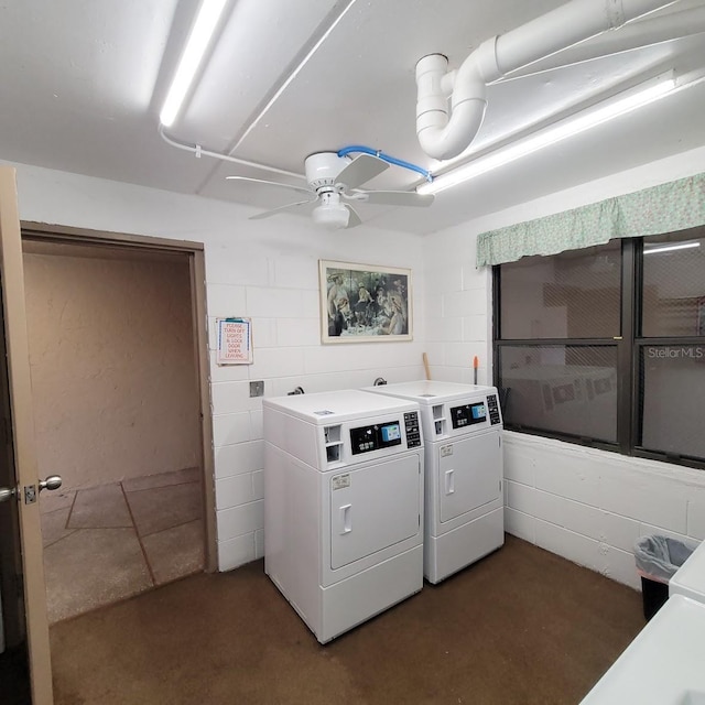 clothes washing area with washer and clothes dryer and ceiling fan