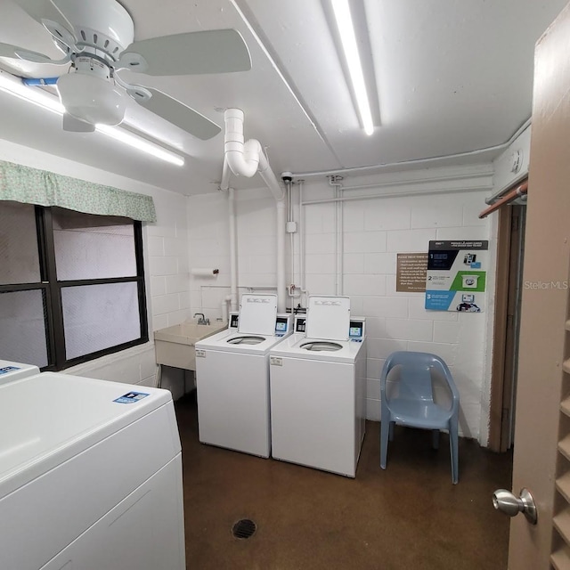 clothes washing area featuring washer and dryer, sink, and ceiling fan