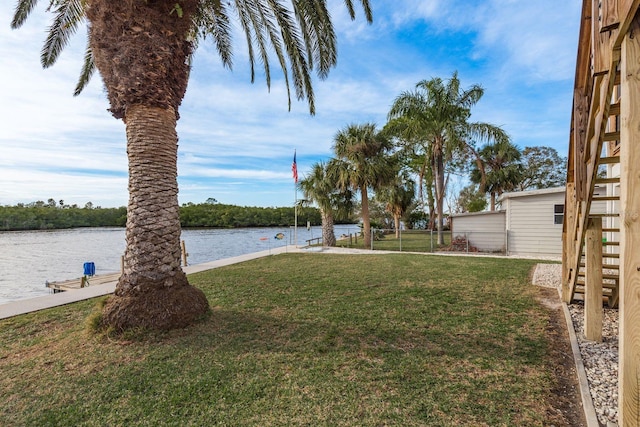 view of yard featuring a water view