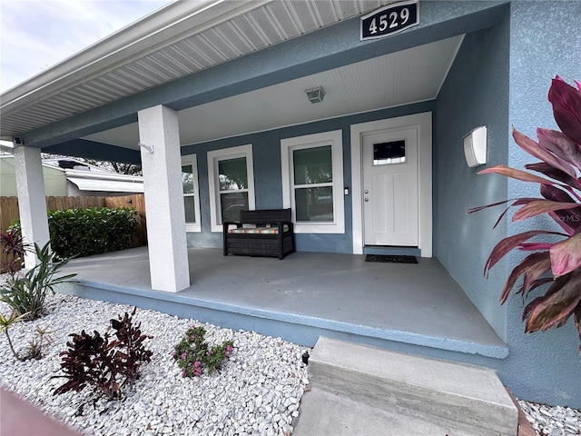 doorway to property with covered porch