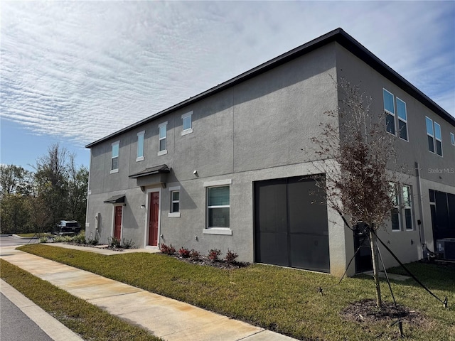 view of front of house featuring a front yard