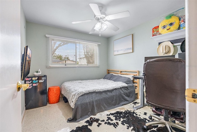 bedroom with ceiling fan