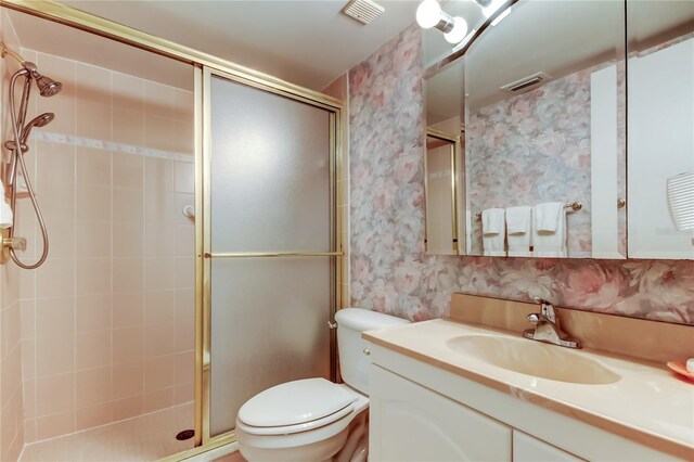 full bath featuring toilet, wallpapered walls, visible vents, and a stall shower