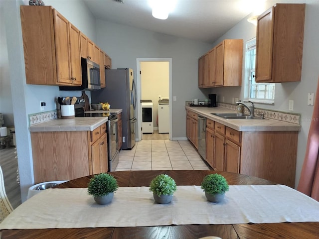 20 Hemlock Trl, Ocala, FL 34472 - kitchen featuring independent washer and dryer, appliances with stainless steel finishes, a sink, and tile counters