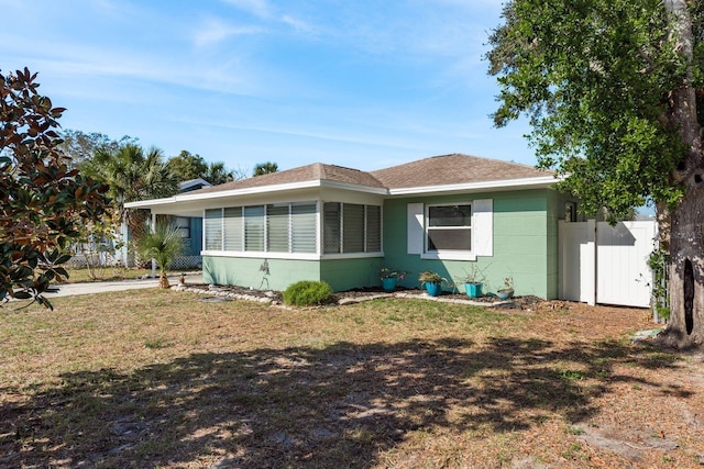 view of front of house featuring a front yard