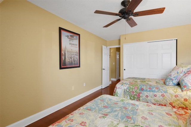 bedroom featuring ceiling fan, dark hardwood / wood-style flooring, and a closet