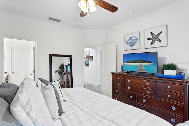 bedroom with ceiling fan and connected bathroom