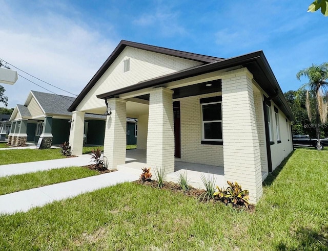 view of front of home featuring covered porch and a front yard