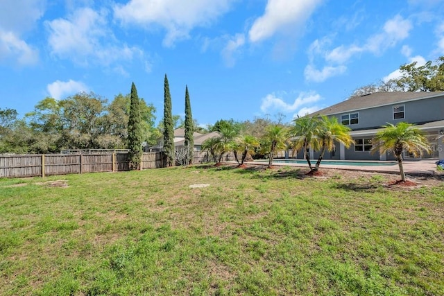 view of yard featuring a fenced in pool