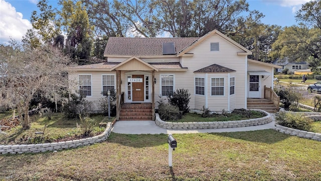 view of front of property with a front yard