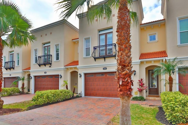 3222 W Empedrado St, Tampa, FL 33629 - view of front of property featuring stucco siding, driveway, a garage, and a tiled roof