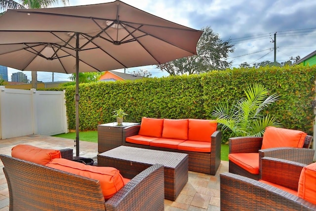 3222 W Empedrado St, Tampa, FL 33629 - view of patio / terrace featuring outdoor lounge area and a fenced backyard