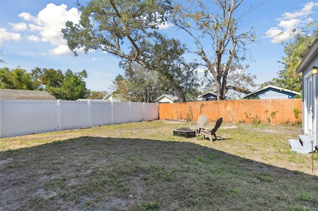 view of yard featuring a fire pit